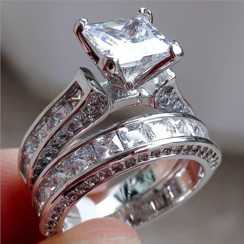 Unique Engagement Rings for Extraordinary Couples